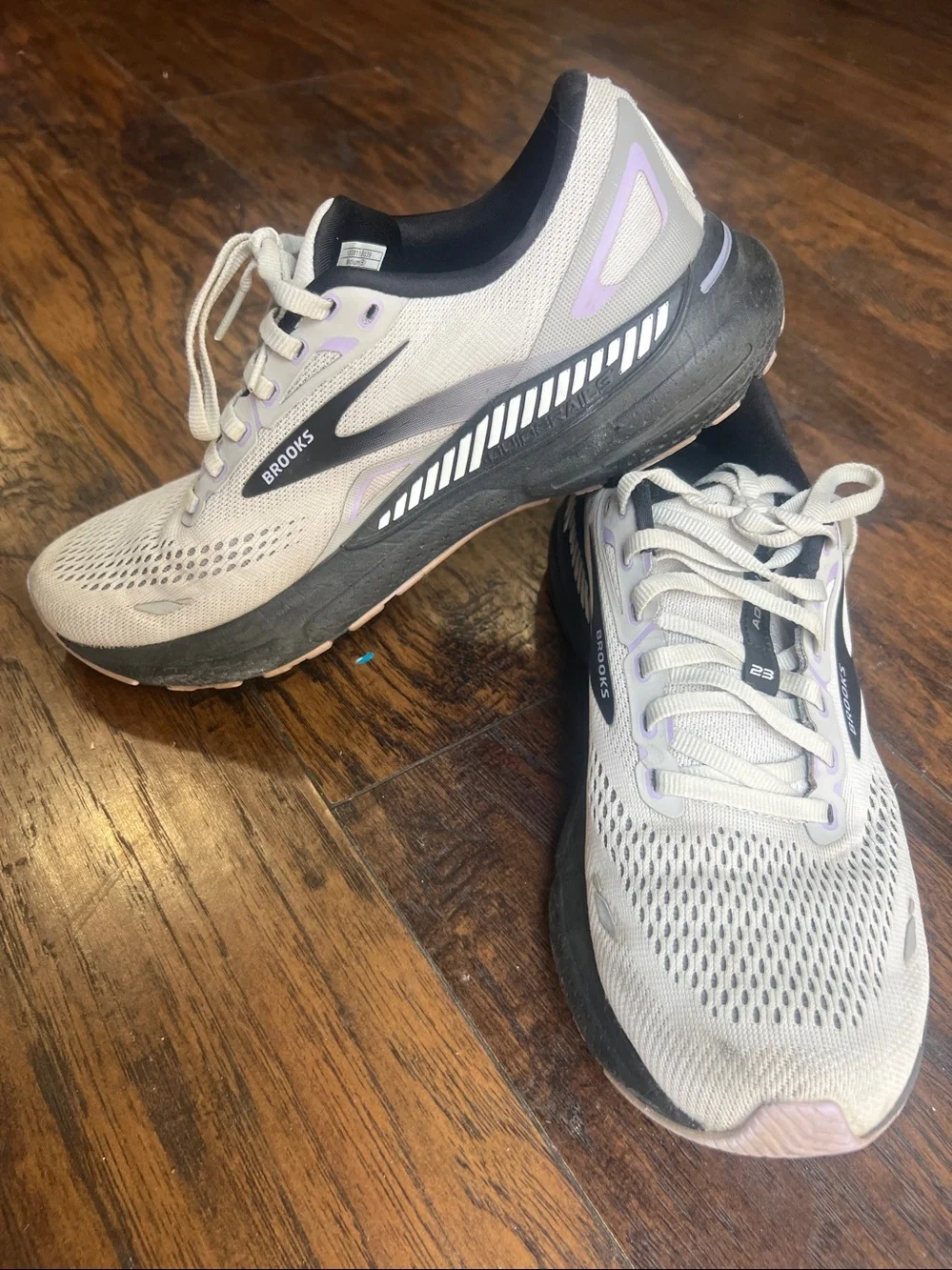 Brooks woman’s Adrenaline GTS 23 grey/black/purple size 10 MB
